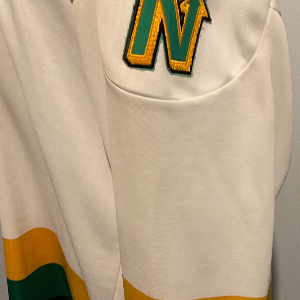 CCM BRAND MINESSOTA NORTH STARS HOCKEY JERSEY 1990 VINTAGE SIZE 48in chest - Picture 4 of 12